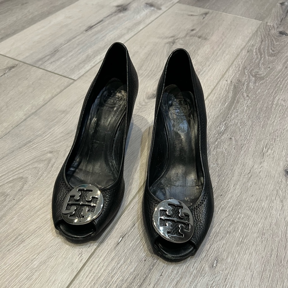 ❌ SOLD!! 👠 Black Tory Burch Peep Toe Wedges, Size 8